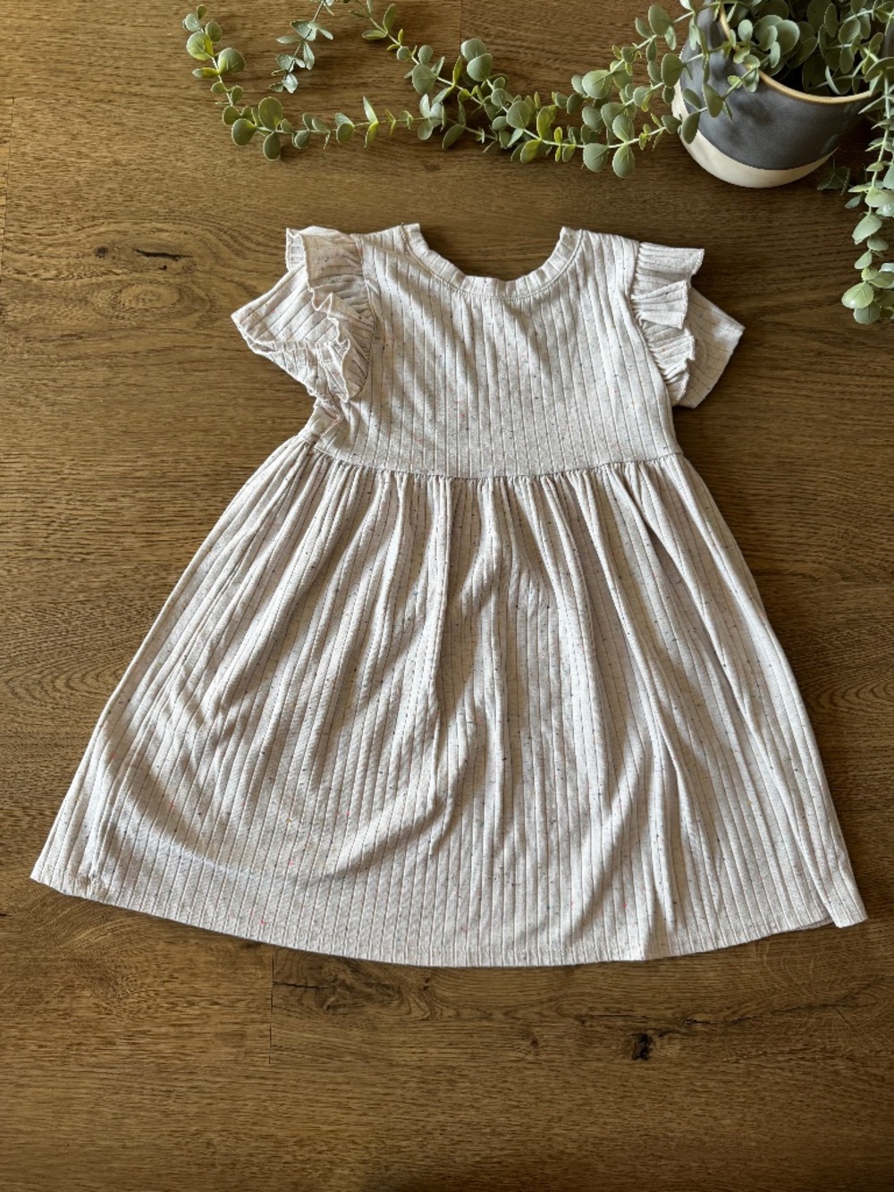 Cat & Jack Girls 5T Cream Speckled Ruffle Sleeve Dress